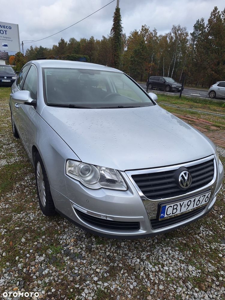 Volkswagen Passat 1.9 TDI Highline - 1