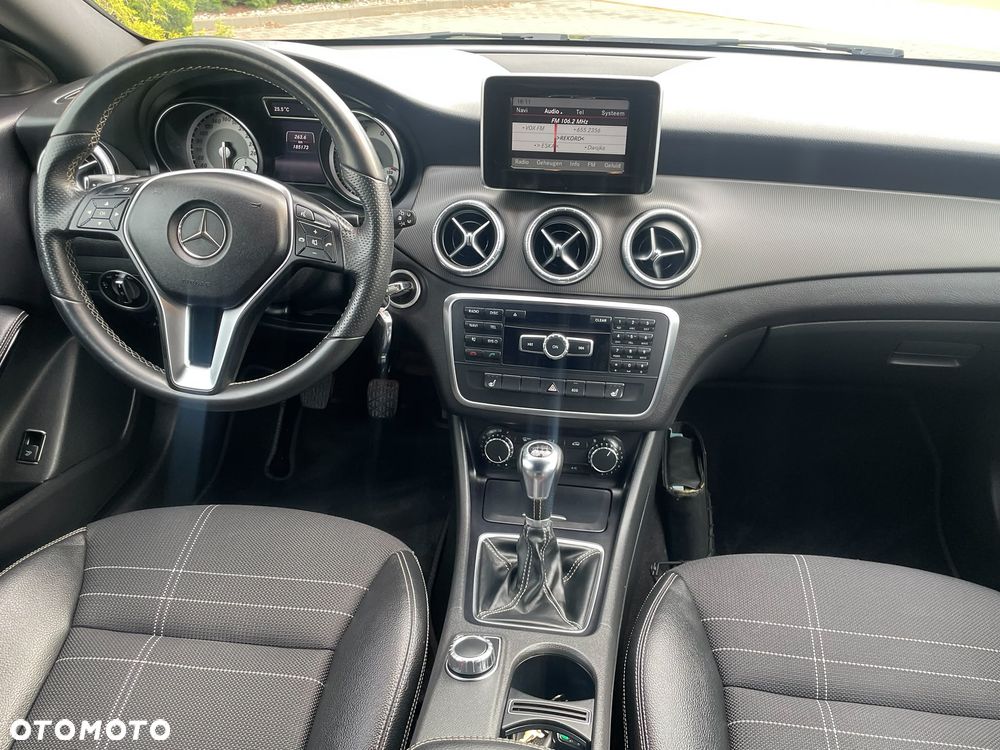 Mercedes-Benz CLA 180 AMG Line - 23