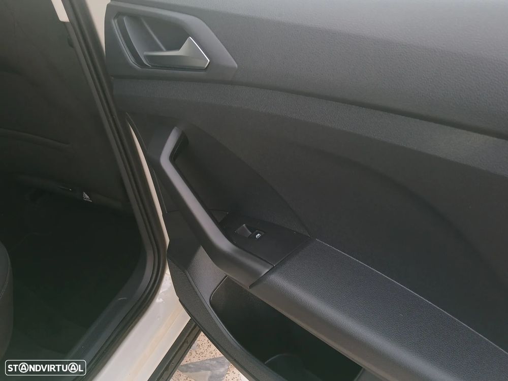 VW T-Cross 1.0 TSI Life - 21