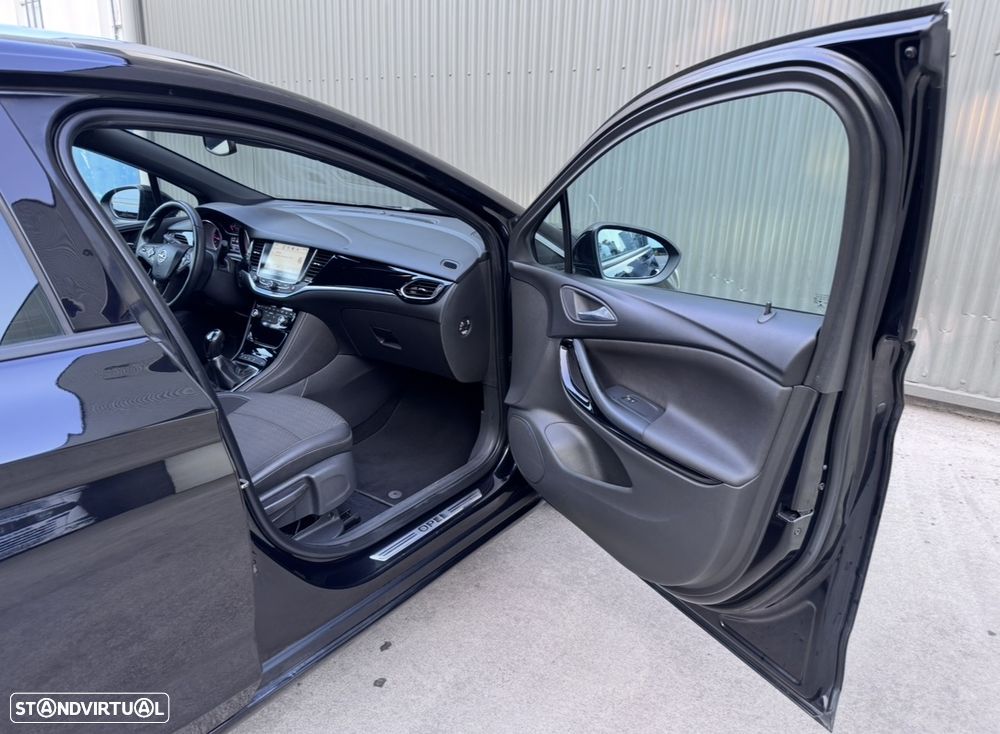 Opel Astra Sports Tourer - 24