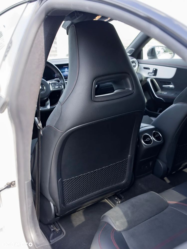 Mercedes-Benz CLA 200 7G-DCT - 33