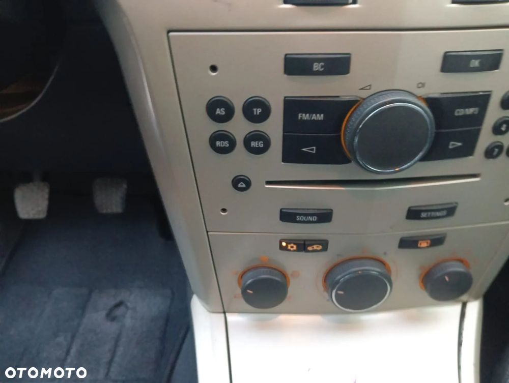 Opel Astra GTC 1.6 Edition - 24