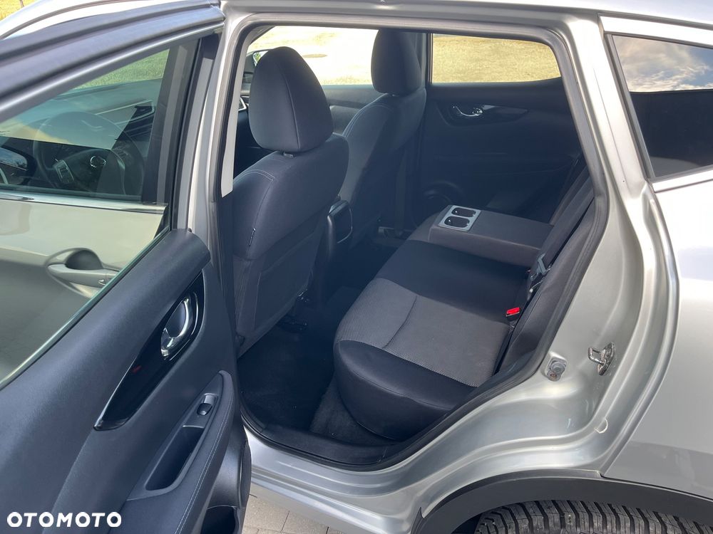 Nissan Qashqai 1.6 DIG-T N-Connecta - 23