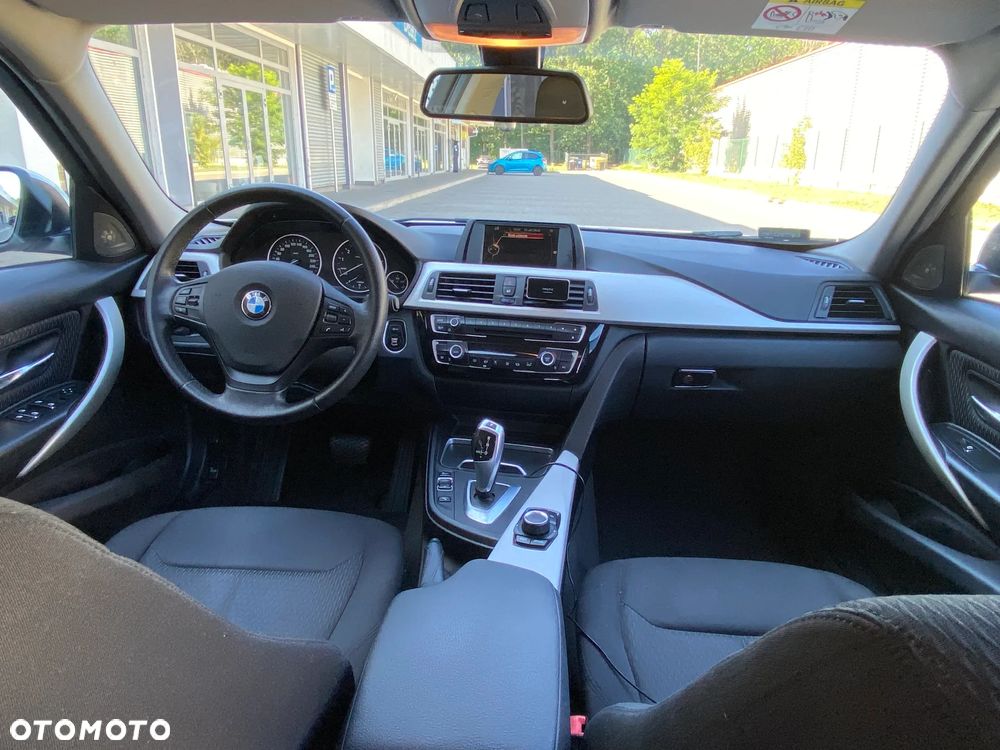 BMW Seria 3 320i - 4