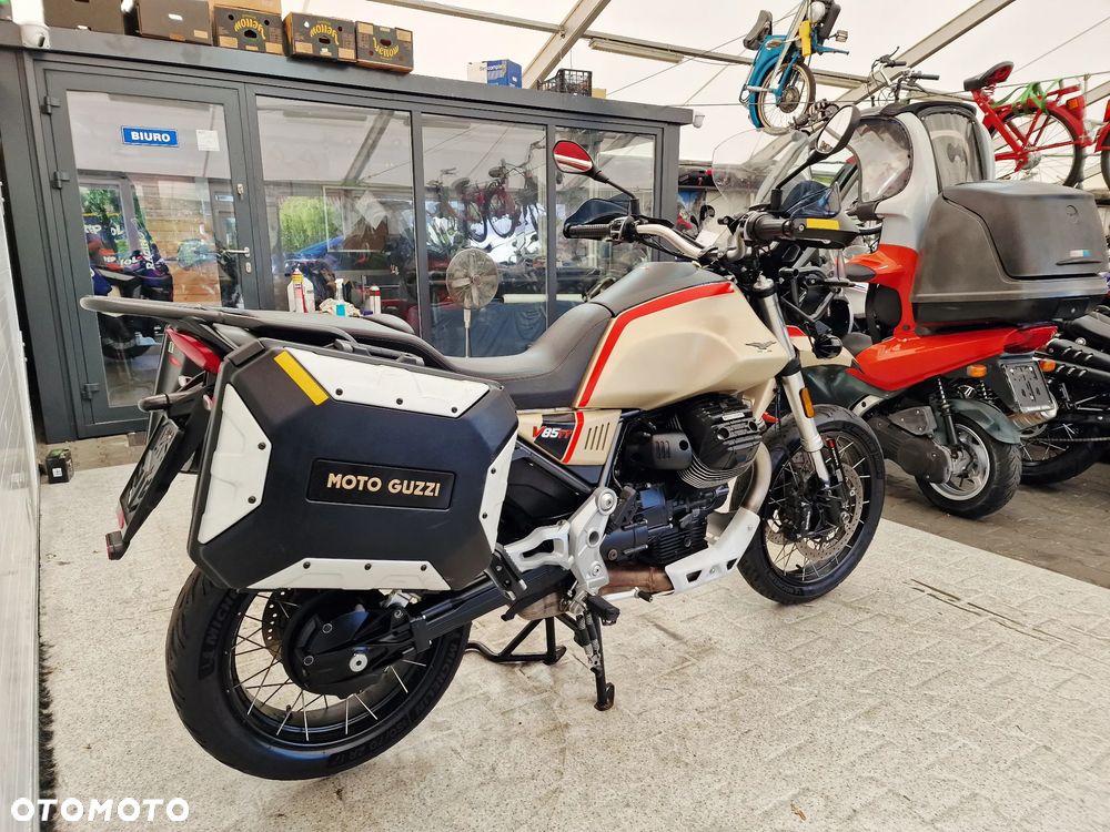 Moto Guzzi V85 - 20