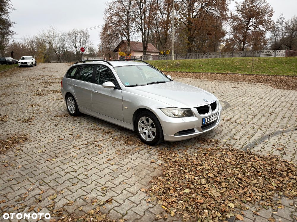 BMW Seria 3 318i Touring - 3