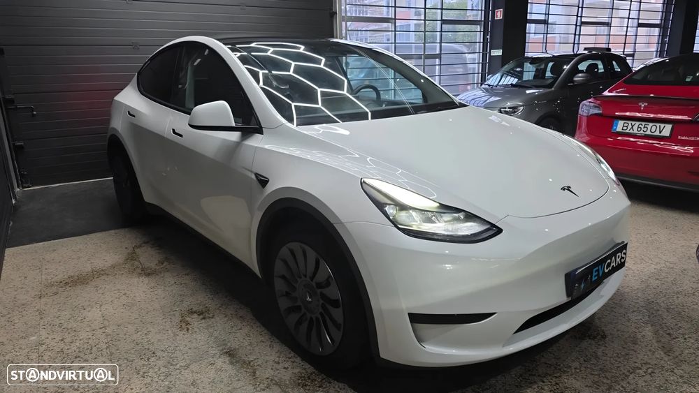 Tesla Model Y Standard - 2
