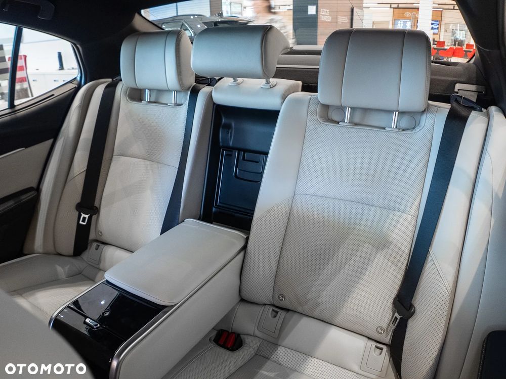 Toyota Camry 2.5 Hybrid Dynamic Force Executive e-CVT - 7