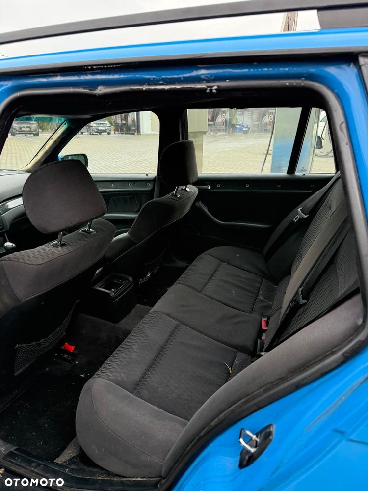 BMW Seria 3 318i - 7