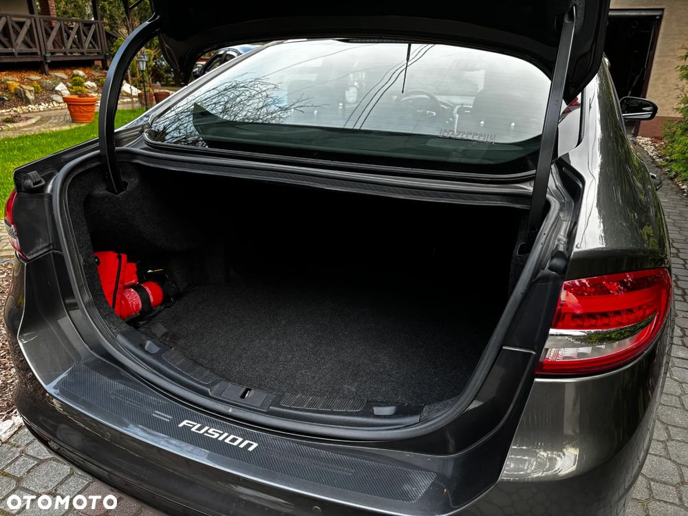 Ford Fusion - 24
