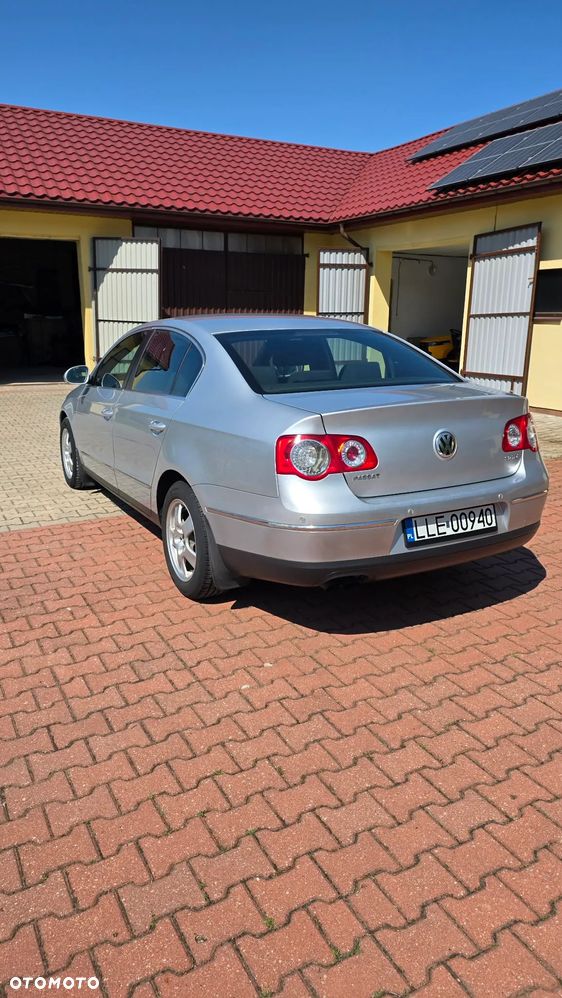 Volkswagen Passat - 4