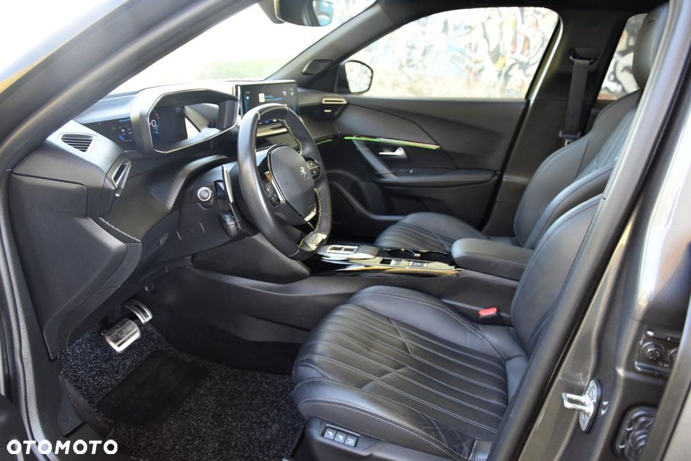 Peugeot 2008 PureTech 130 EAT8 GT - 17