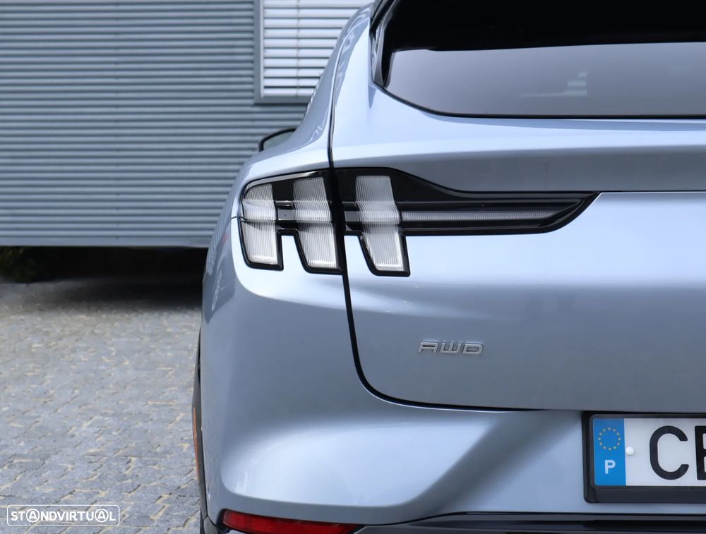Ford Mustang Mach-E 75.7 kWh Premium AWD - 13