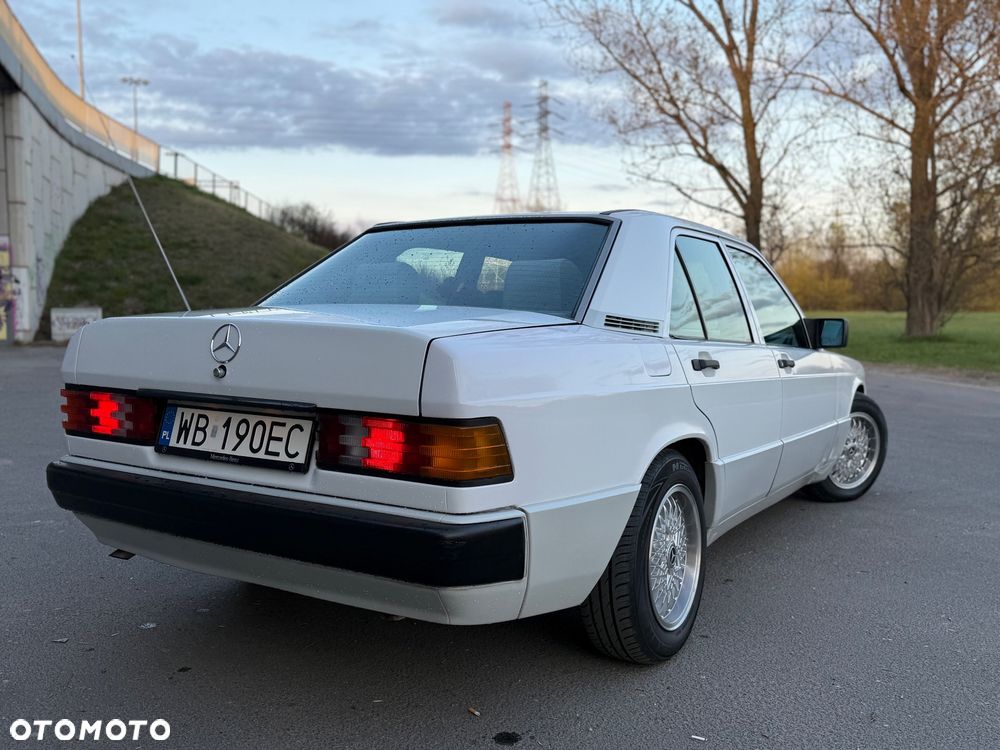 Mercedes-Benz W201 (190) - 12