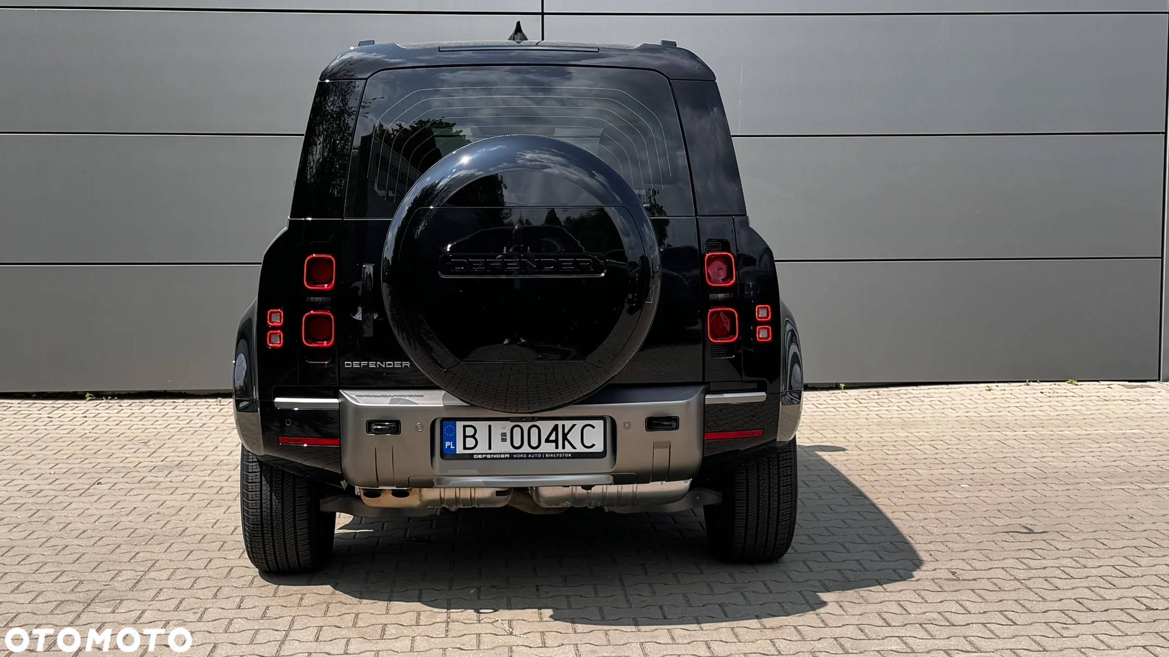 Land Rover Defender 110 2.0 D240 SE - 5