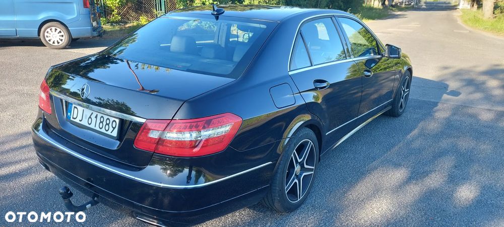 Mercedes-Benz Klasa E ver-200-cgi-blueefficiency-automatik-avantgarde - 4