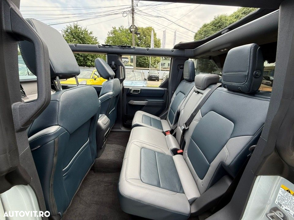 Ford Bronco - 13