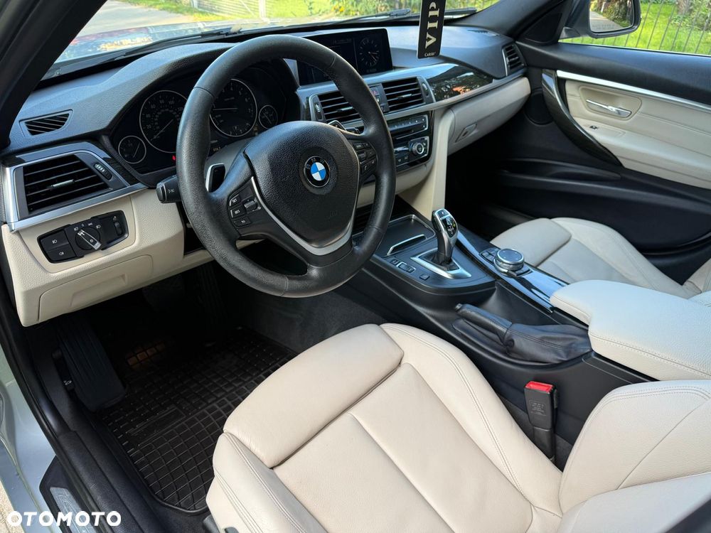 BMW Seria 3 330i - 25