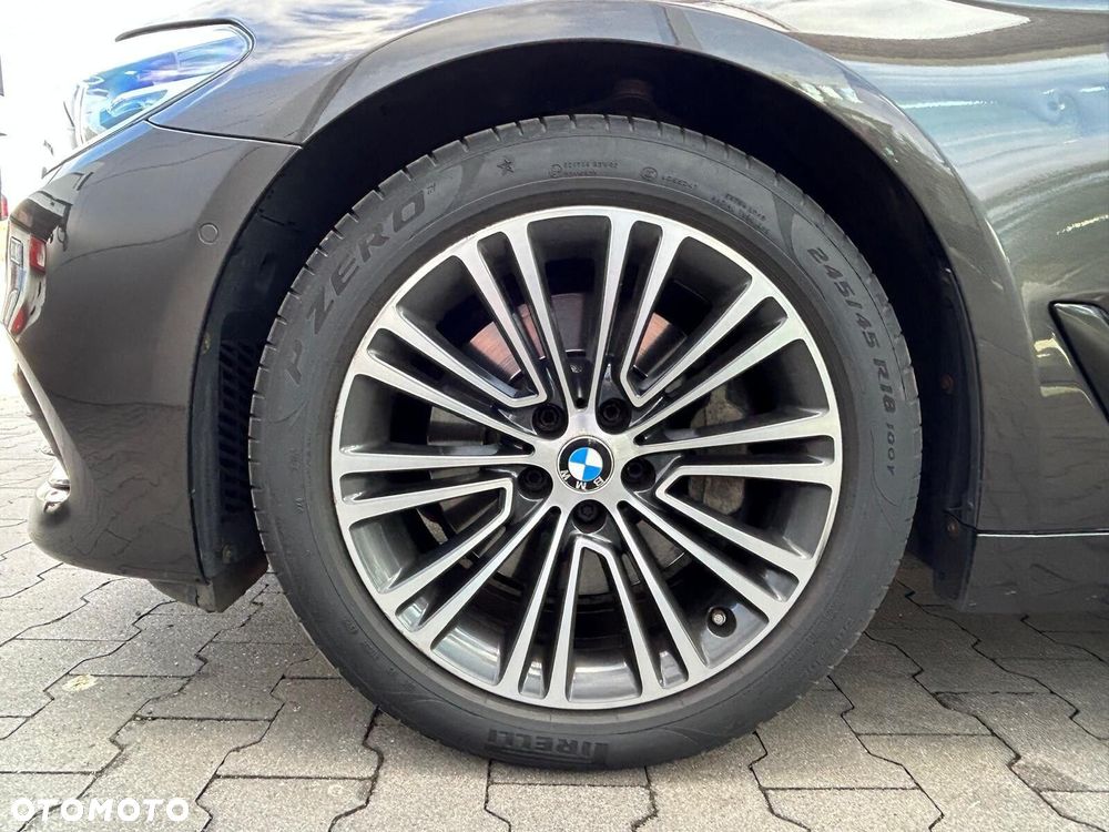 BMW Seria 5 530i GPF xDrive Sport Line sport - 34