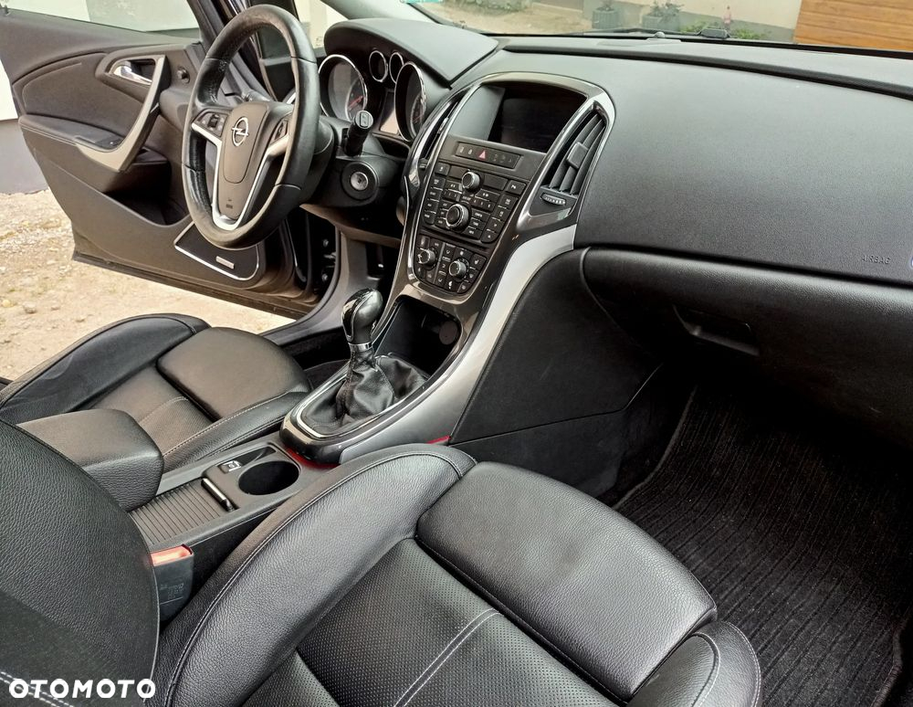 Opel Astra 2.0 CDTI Exklusiv - 10