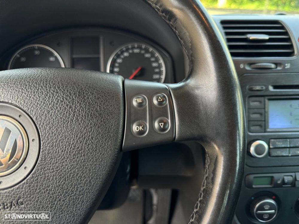 VW Jetta 2.0 TDI Sportline - 11