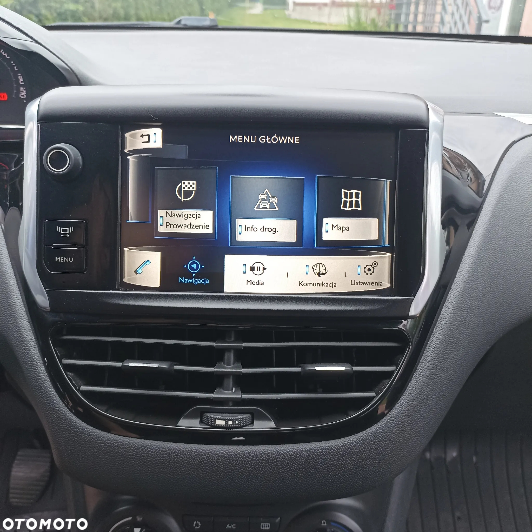 Peugeot 208 - 12