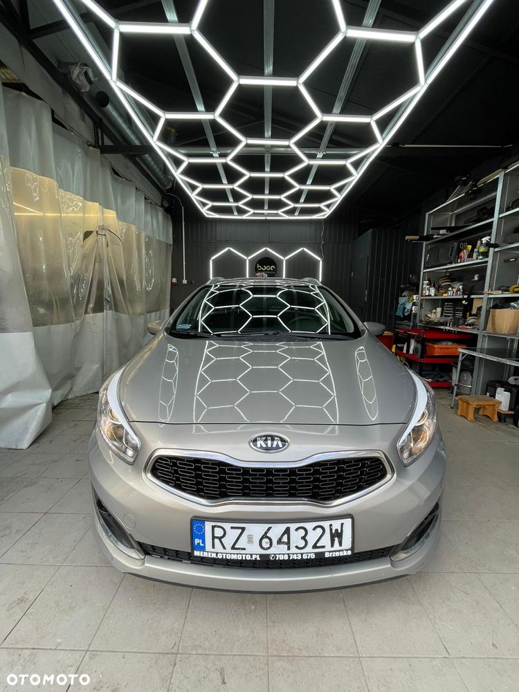 Kia Ceed 1.6 GDI ISG UEFA EURO 2016 - 26
