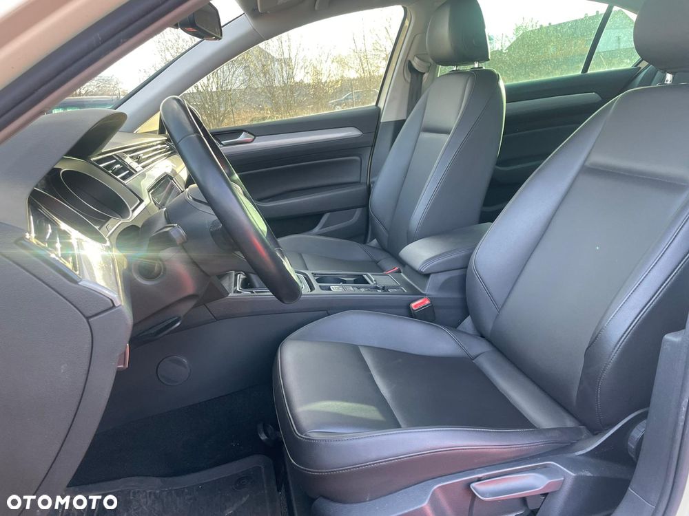 Volkswagen Passat 2.0 TDI SCR Highline - 5