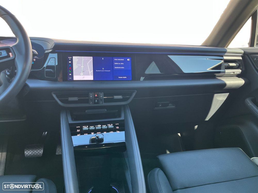 Porsche Macan Electric 4 - 25