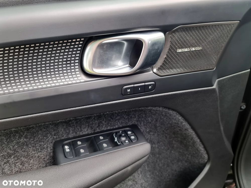 Volvo XC 40 B3 B DKG Ultra Black Edition - 8