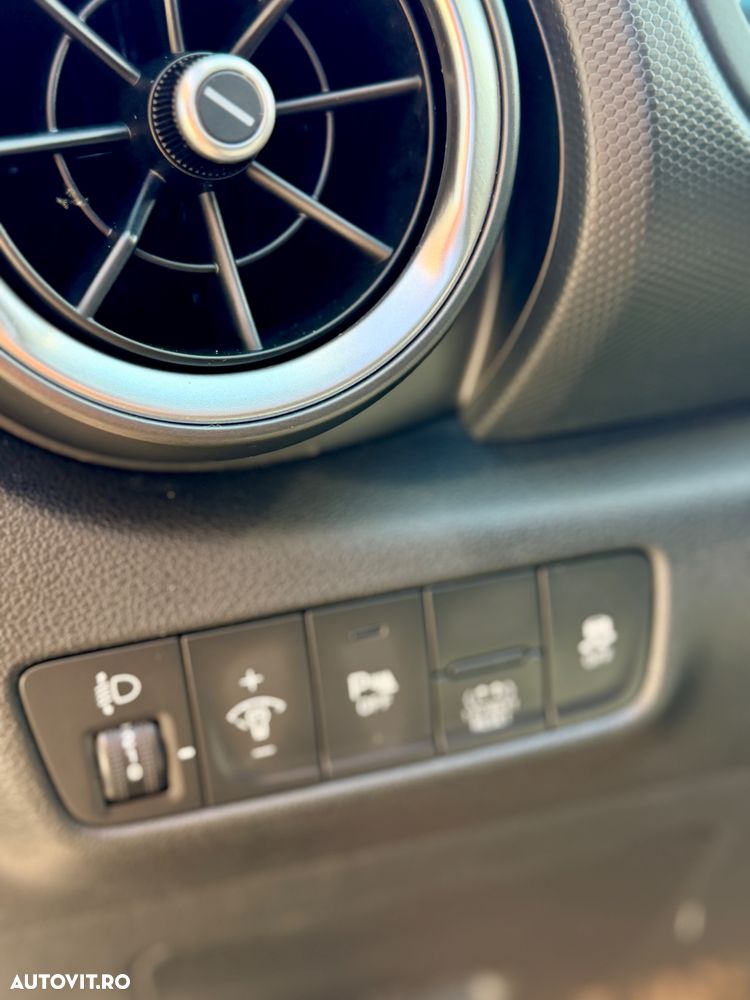 Hyundai KONA - 12