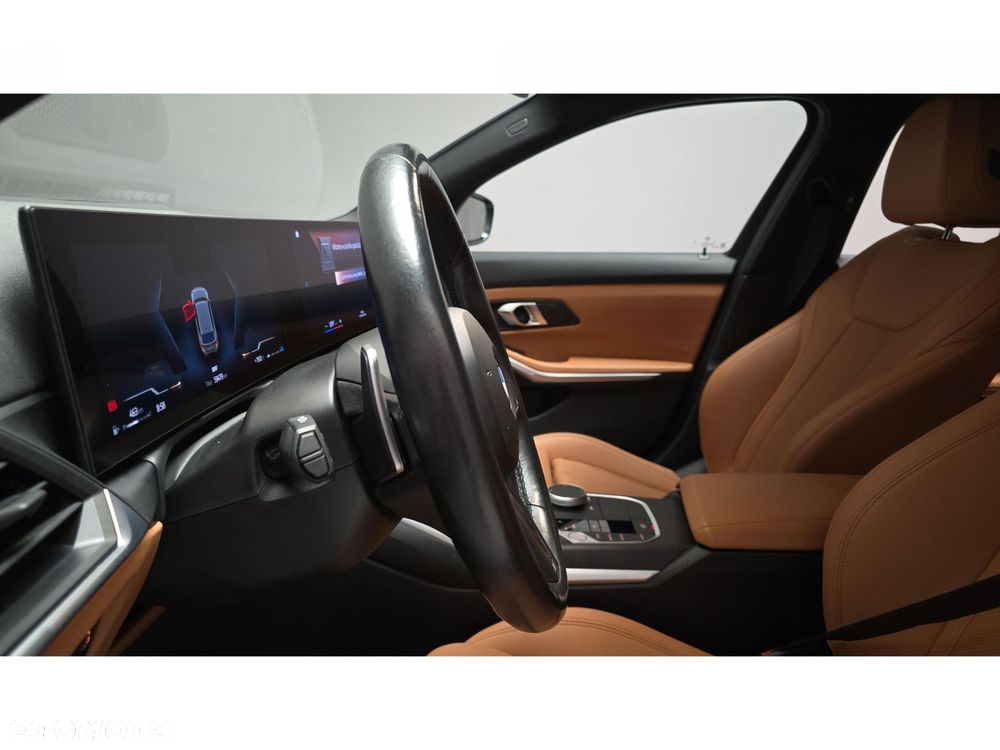 BMW Seria 3 320d xDrive M Sport - 26