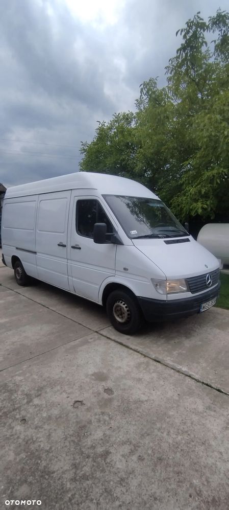 Mercedes-Benz Sprinter - 2