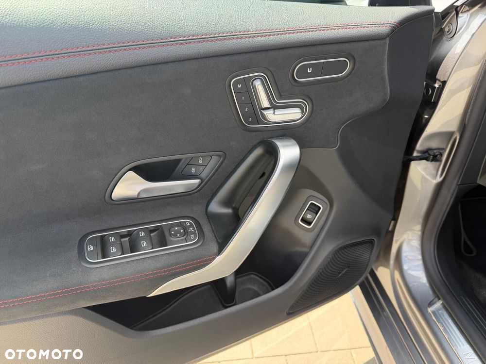 Mercedes-Benz CLA 200 mHEV AMG Line 7G-DCT - 12