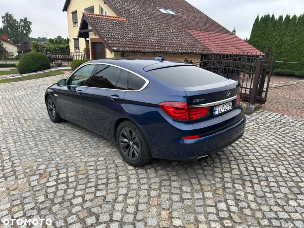 BMW Seria 5 550i - 4