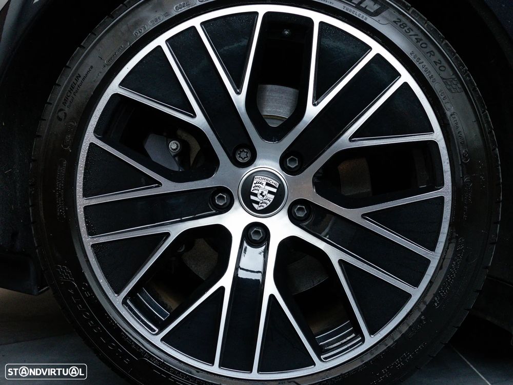 Porsche Taycan Sport Turismo - 20