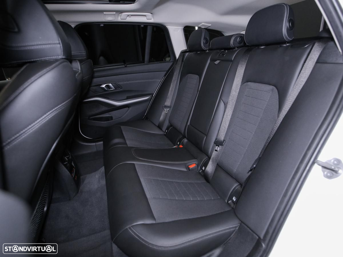 BMW 318 d Touring Auto - 13