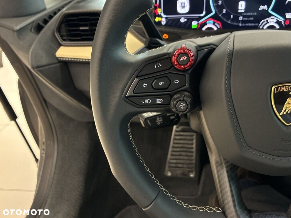 Lamborghini Revuelto - 17