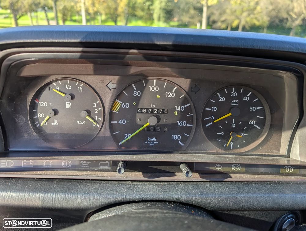 Mercedes-Benz W201 (1982-1993) 190 D 2.0 - 12