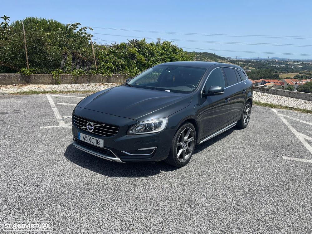 Volvo V60 D6 Plug-In-Hybrid AWD Geartronic Momentum - 2