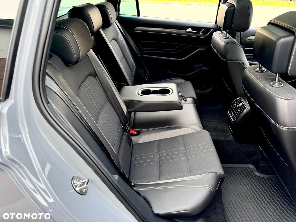 Volkswagen Passat Alltrack 2.0 TDI SCR DSG 4Motion - 33