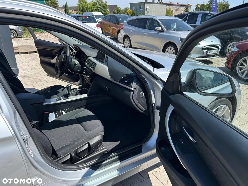 BMW Seria 3 318d Touring Sport Line - 21