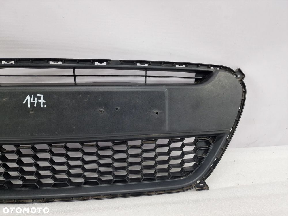 KIA PICANTO II 11- KRATKA ŚRODKOWA ZDERZAKA PRZEDNIEGO PRZÓD , NR 86569-1Y000 , NR AUKCJI KR147 - 5