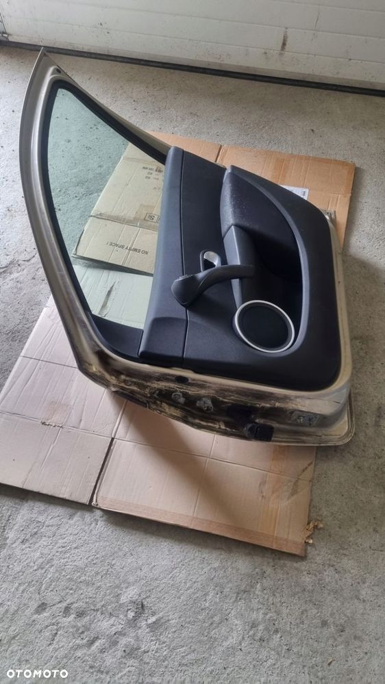 Dzwi clio III klapa tyl - 8