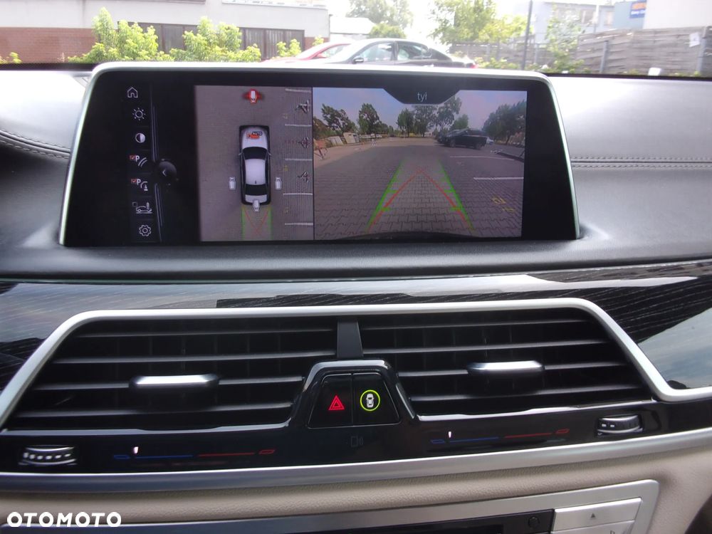 BMW Seria 7 750i xDrive - 18