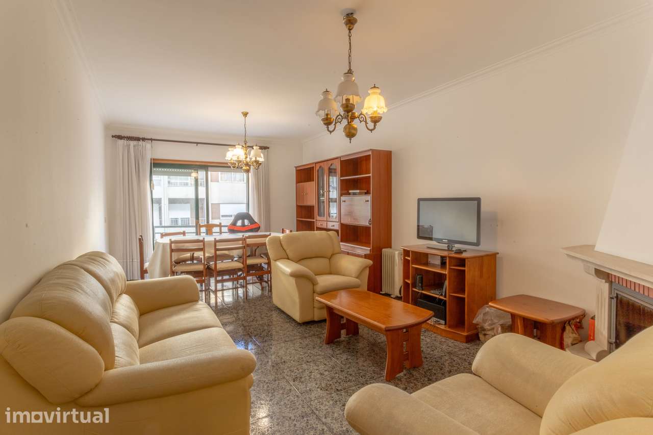 T2 +1 com 102 m² | Varanda | Perto do Metro e Baixa Ribeirinha - Grande imagem: 2/33