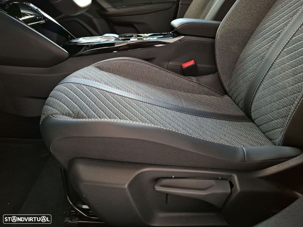 Peugeot e-2008 50 kWh Allure - 26