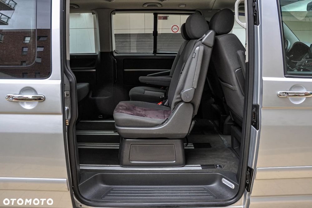 Volkswagen Multivan - 13