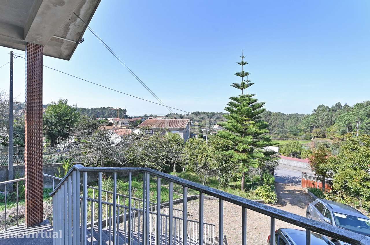 Moradia T2 com dois pisos, terreno e anexo em Olival – V.N.de Gaia - Grande imagem: 2/33