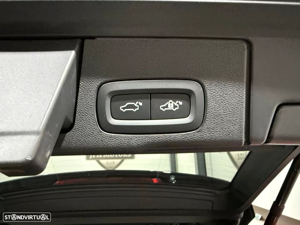 Volvo XC 60 2.0 T6 PHEV Black Edition - 37